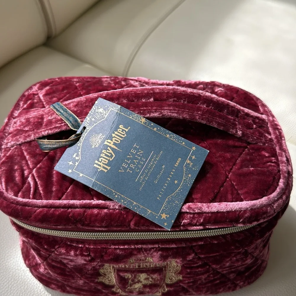 Harry Potter™‎ Gryffindor™ Velvet Train Case